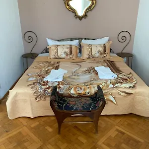 Libra Grande Venetian Style Apartment Budapest